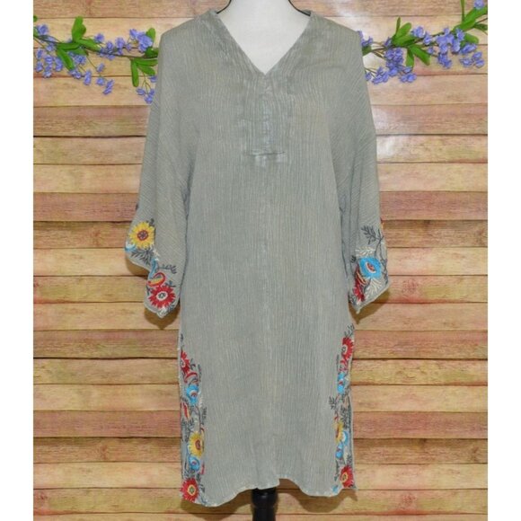 Easel Boho Tunic Dress Size S Embroidered Floral V-Neck Gray Lagenlook Popover - Picture 1 of 9